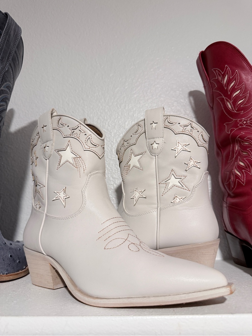 Mi.iM White/Cream Western Moon and Star Embroidered Ankle Cowboy Boots Size 10 - Picture 2 of 12